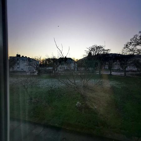 Entire 1 Bed Spacious Apartment, Private Balcony & Study Room Near City Whitehouse  Eksteriør bilde