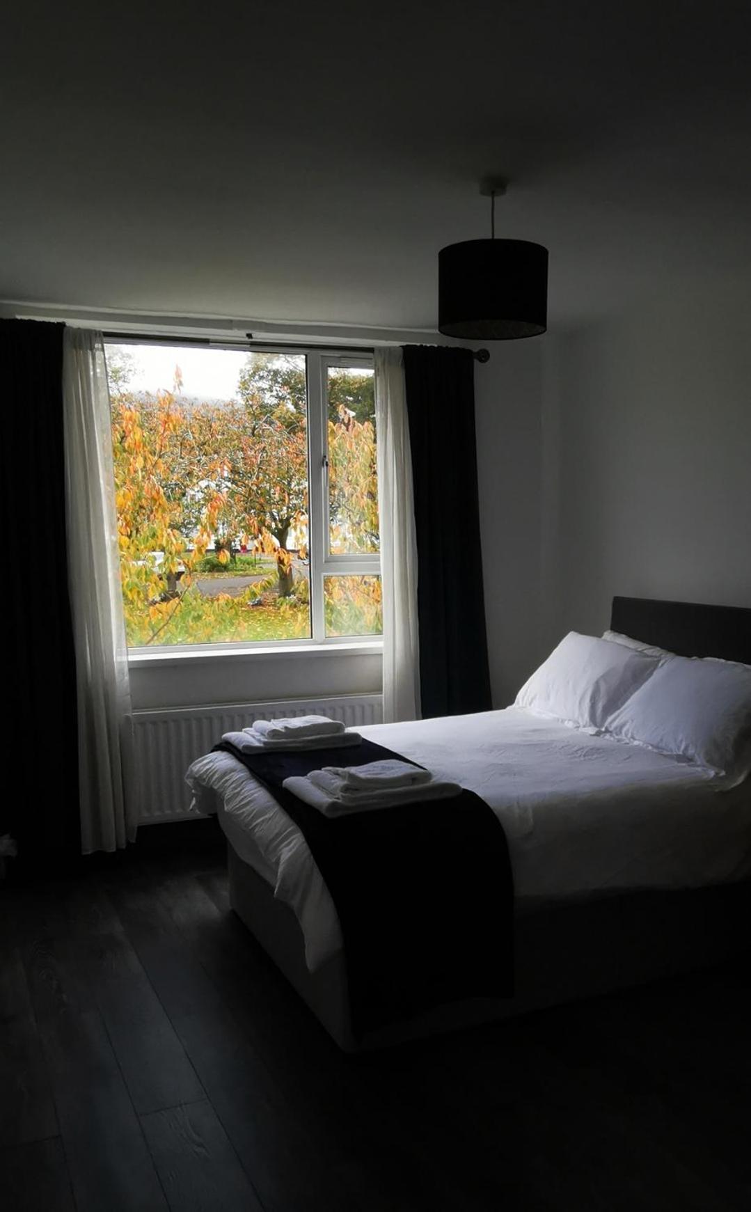 Entire 1 Bed Spacious Apartment, Private Balcony & Study Room Near City Whitehouse  Eksteriør bilde
