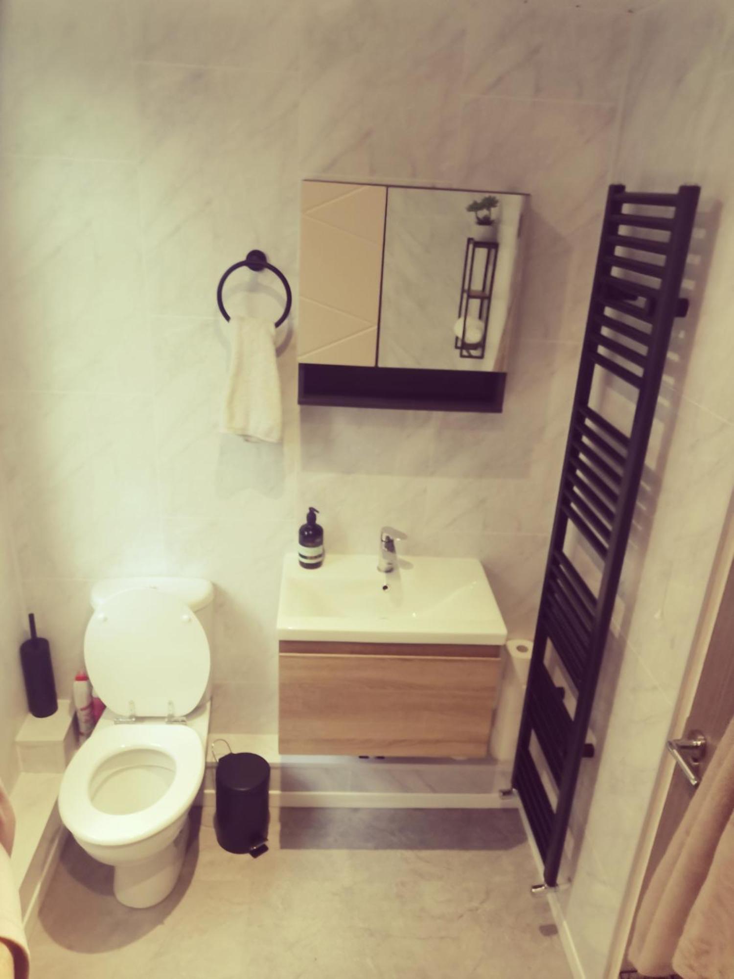 Entire 1 Bed Spacious Apartment, Private Balcony & Study Room Near City Whitehouse  Eksteriør bilde